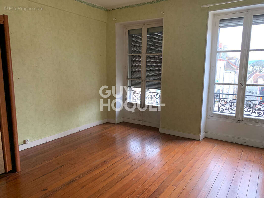 Appartement à TOULON-SUR-ARROUX