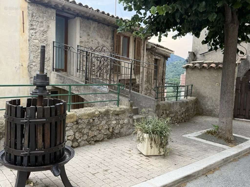 Bonson - Maison de village avec Jardin non attenant - photo 16