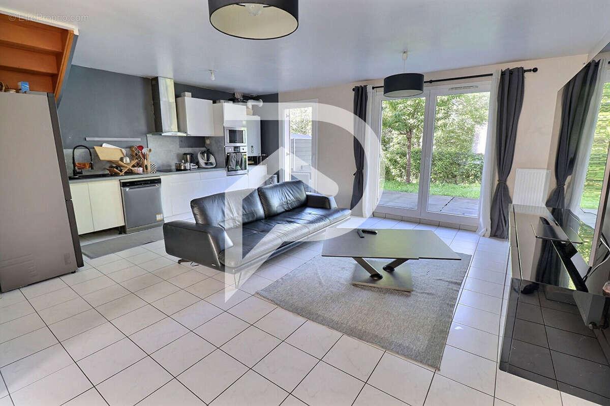 Maison à MERY-SUR-OISE