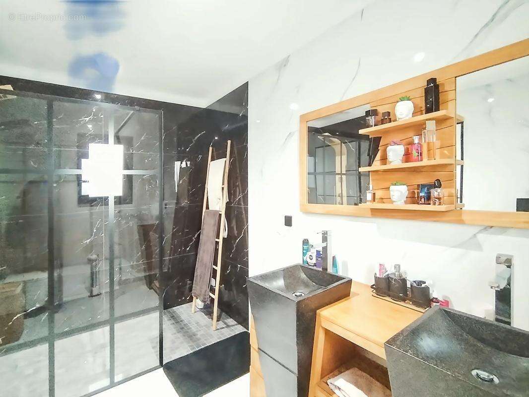 Maison à SAINT-SAUVEUR-D'AUNIS