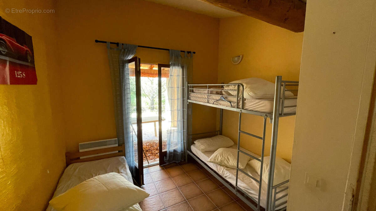 Exclusif  et rare sur le marché! Joli plain pied à Grignan avec piscine et vaste terrain. - photo 13