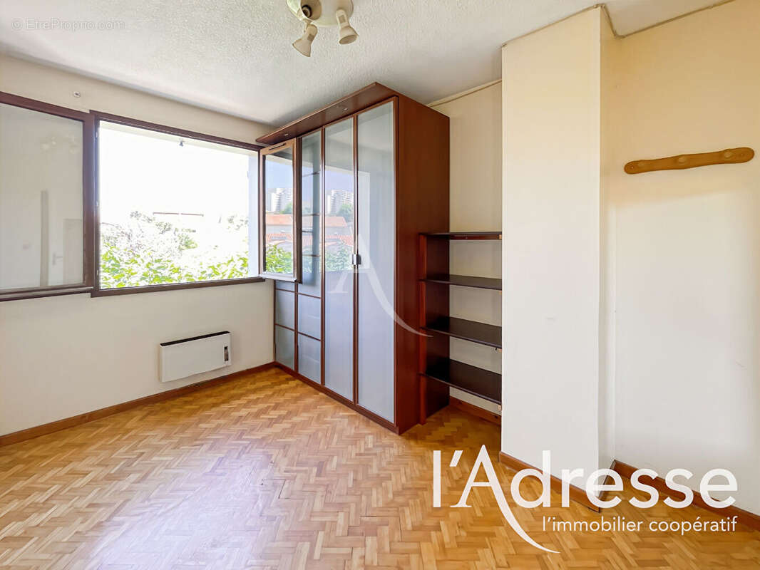 Maison mitoyenne Type 4 avec garage attenant et dépendance sur jardin - photo 10