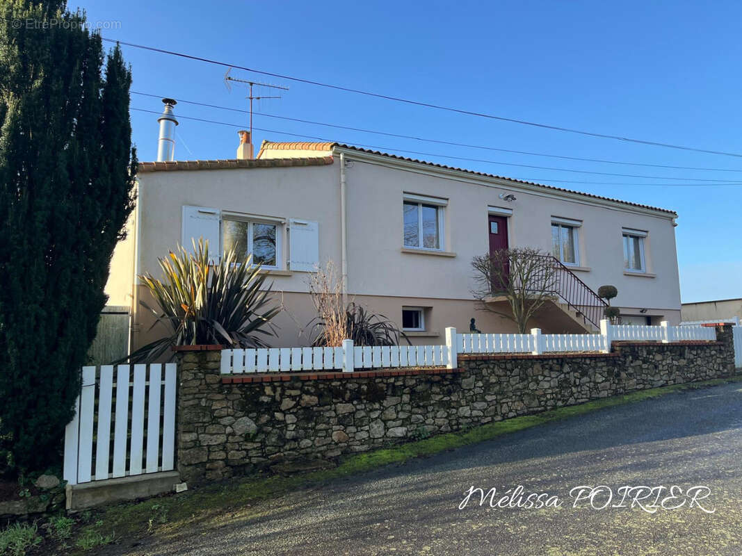 Maison à LES HERBIERS