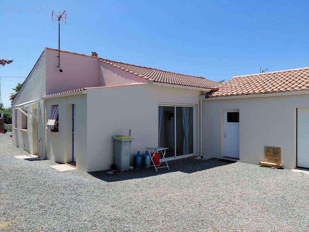 Maison 76 m² à La Garnache  - photo 2