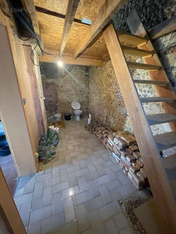 Maison à LA FERRIERE-AU-DOYEN