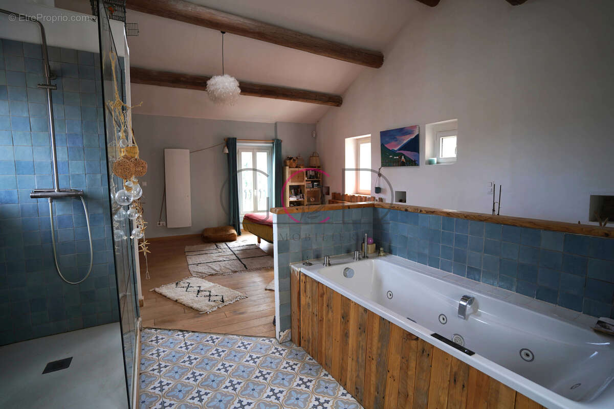 Maison à VENTABREN