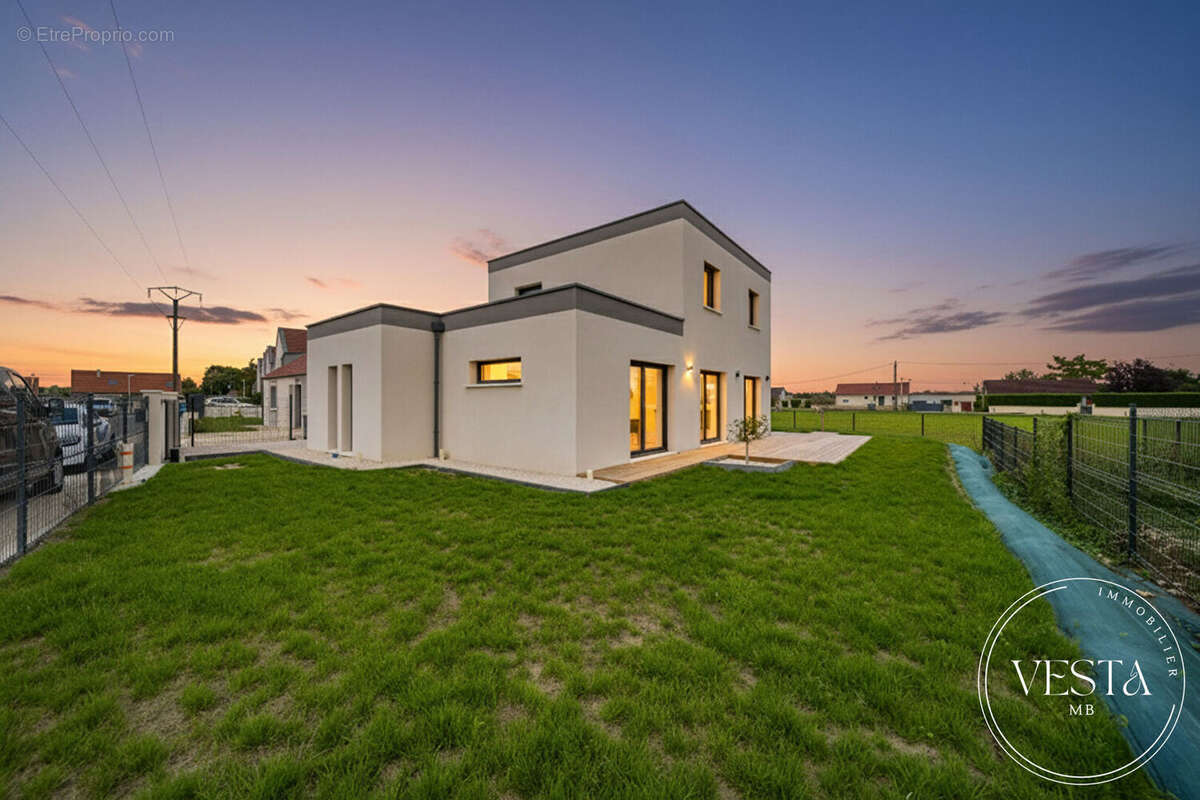 Maison à COLLONGES-LES-PREMIERES