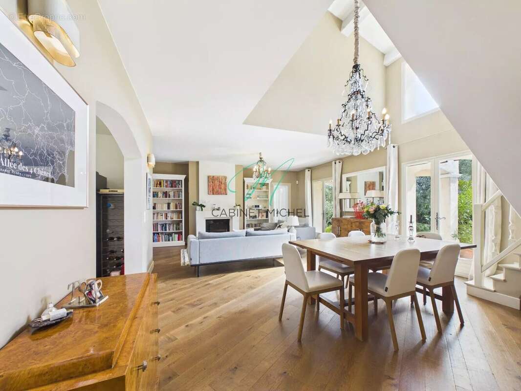 Maison à ROQUEFORT-LES-PINS