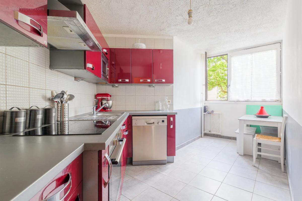 SEVRAN - Appartement de type T4 de 77 m²  avec Balcon et Loggia - photo 4