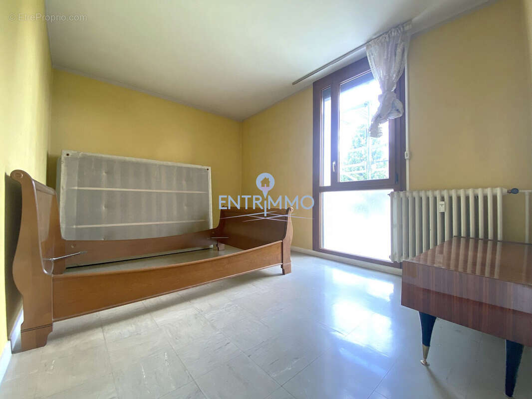 Chambre 2 - Appartement à ANNECY