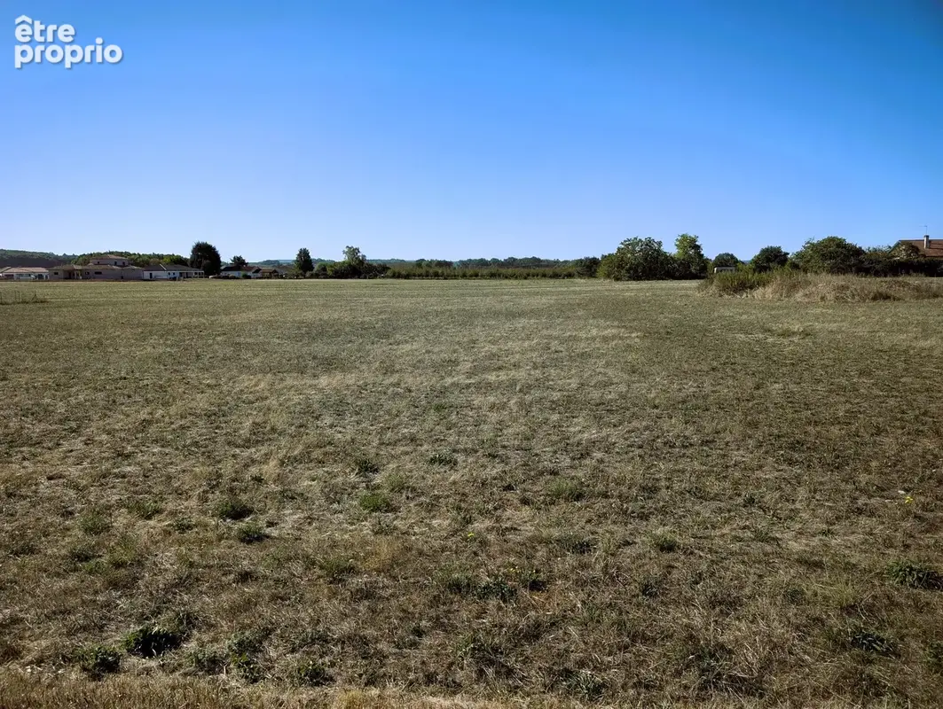 Photo Terrain à Saint-Vite au prix de 37 000€