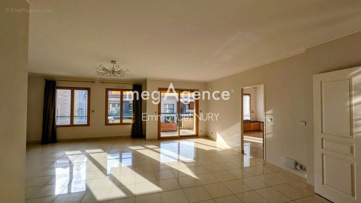 Appartement à CHARBONNIERES-LES-BAINS