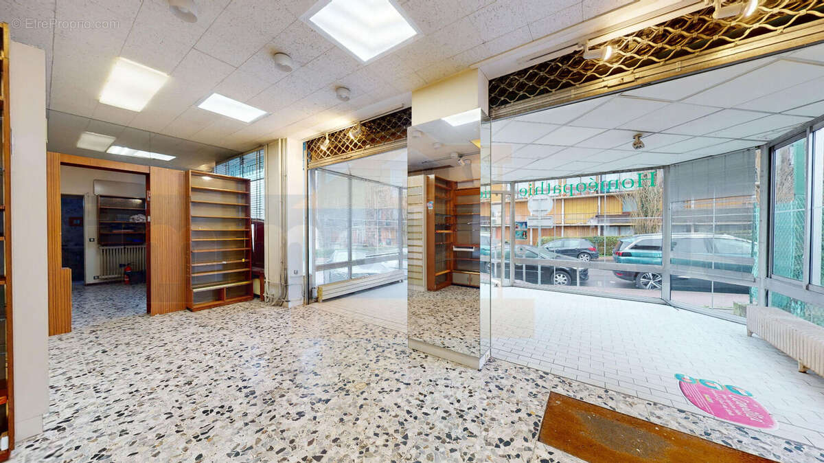 Commerce à FONTENAY-LE-FLEURY