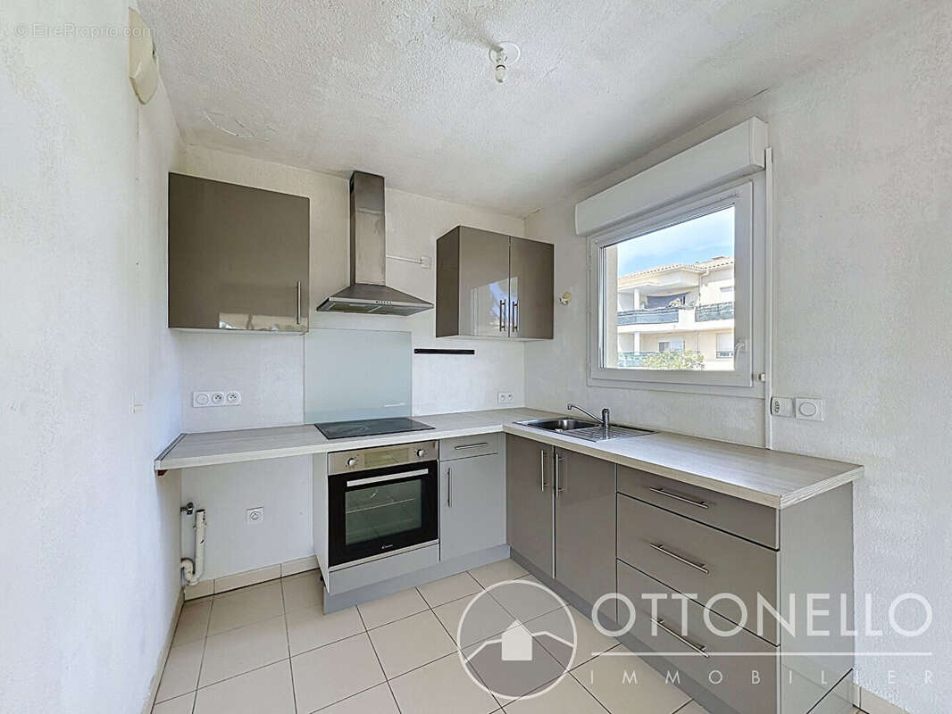 Appartement Roquebrune Sur Argens 2 pièces 48.44 m2 avec terrasse, balcon et 2 parkings - photo 4