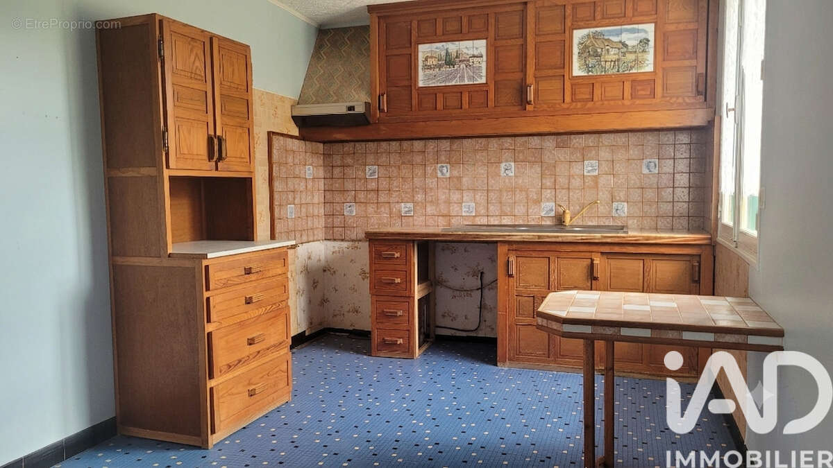 Maison 124 m² à Les Eglisottes-Et-Chalaures  - photo 3