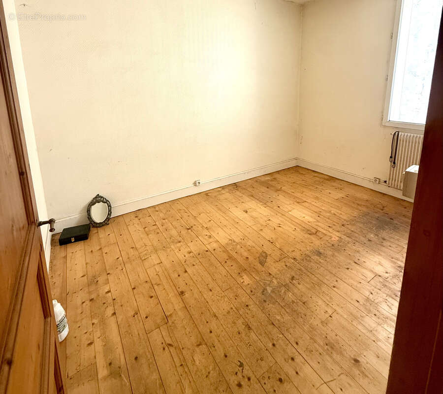 Appartement T1bis Victoire à rafraîchir - photo 3