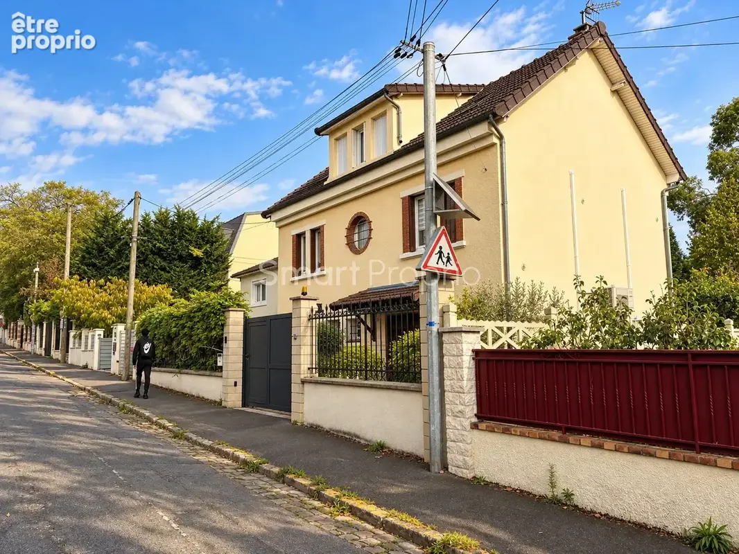 Pavillon individuel avec jardin et grand garage - photo 1