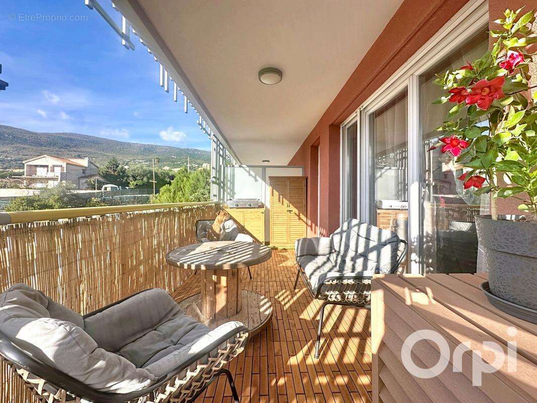 Appartement à CARROS