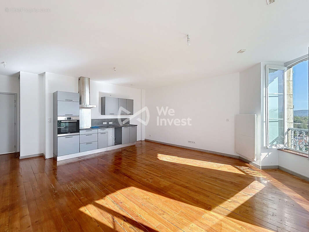 Appartement à NAY