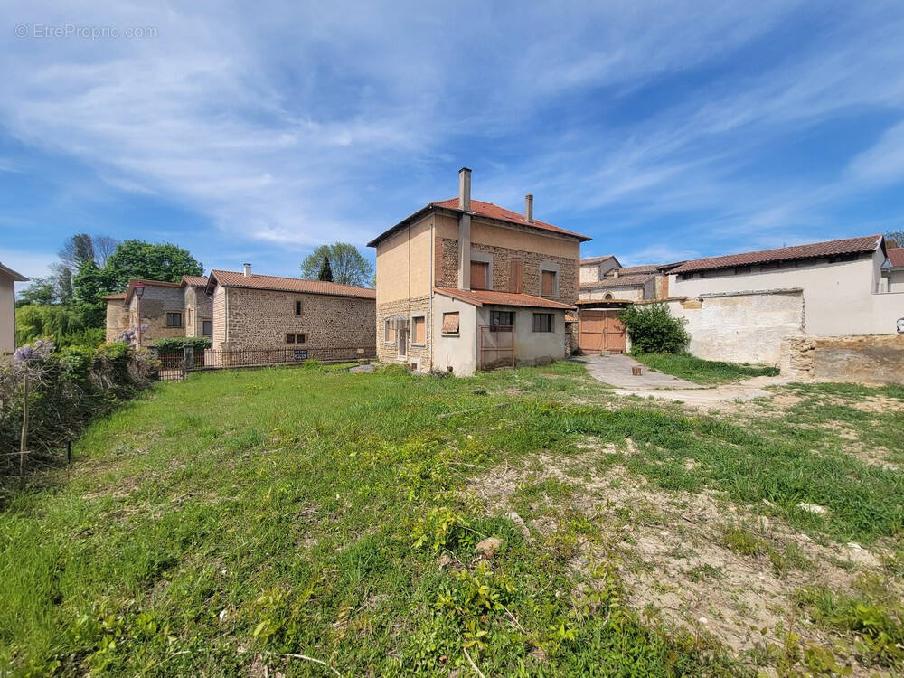 Maison à AGNIN