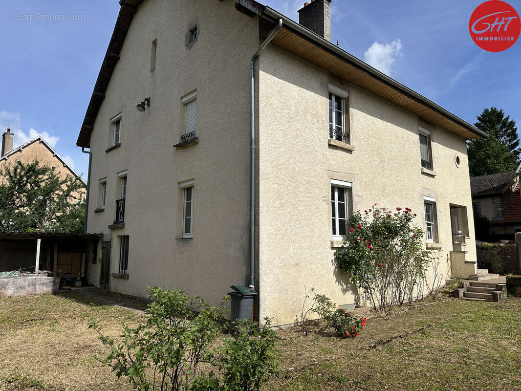 Maison à SERRE-LES-SAPINS