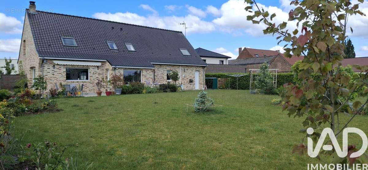 Photo 1 - Maison à LESTREM