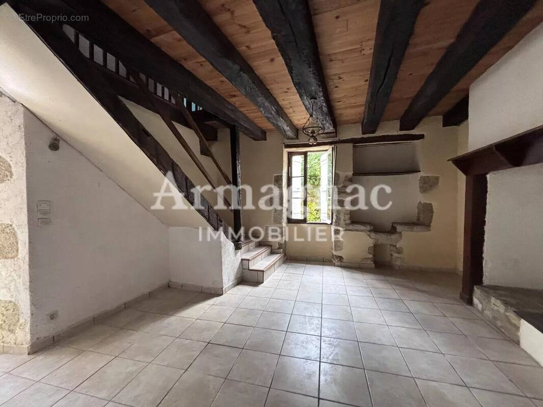 Maison à VIC-FEZENSAC