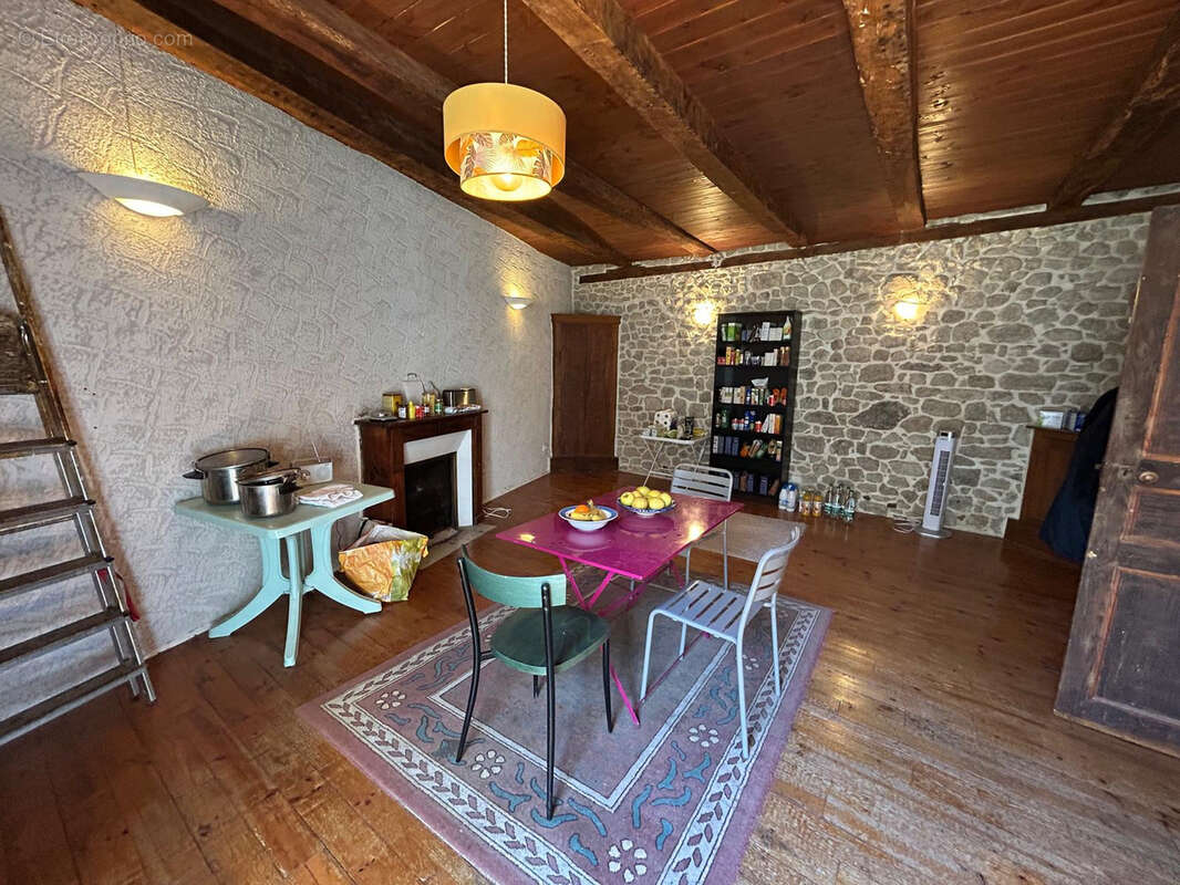 Maison à MEYMAC