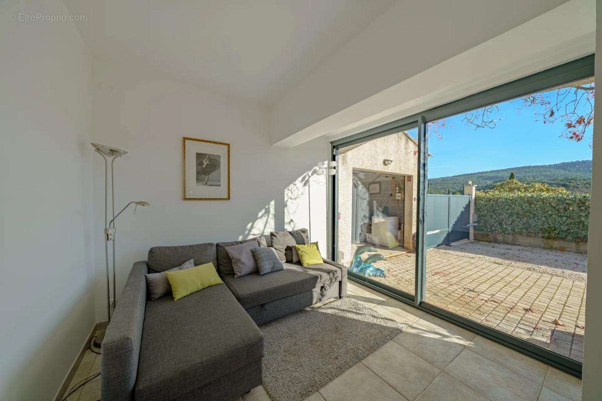 Maison à CUGES-LES-PINS