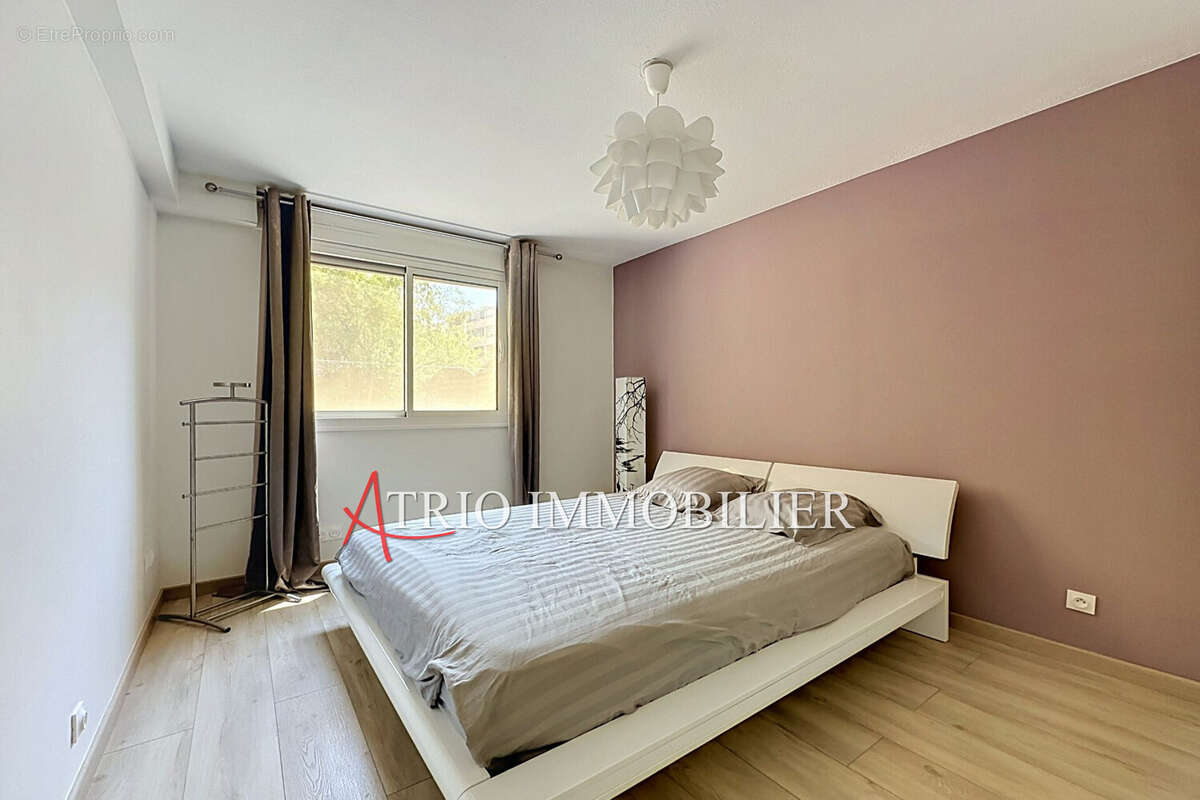 Appartement à SAINT-LAURENT-DU-VAR