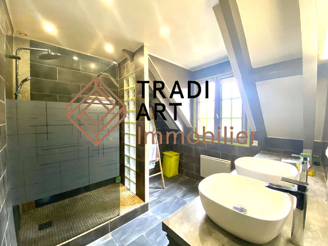 Maison à SAINTE-GENEVIEVE-DES-BOIS