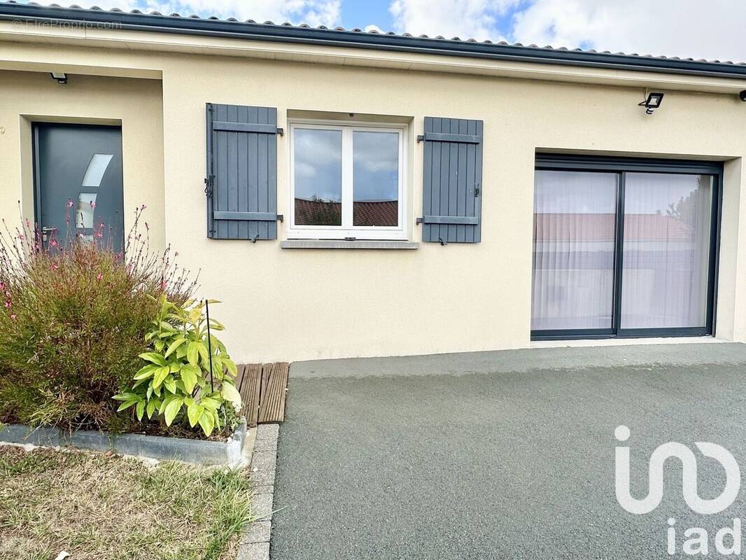 Photo 1 - Maison à SAINT-ETIENNE-DU-BOIS