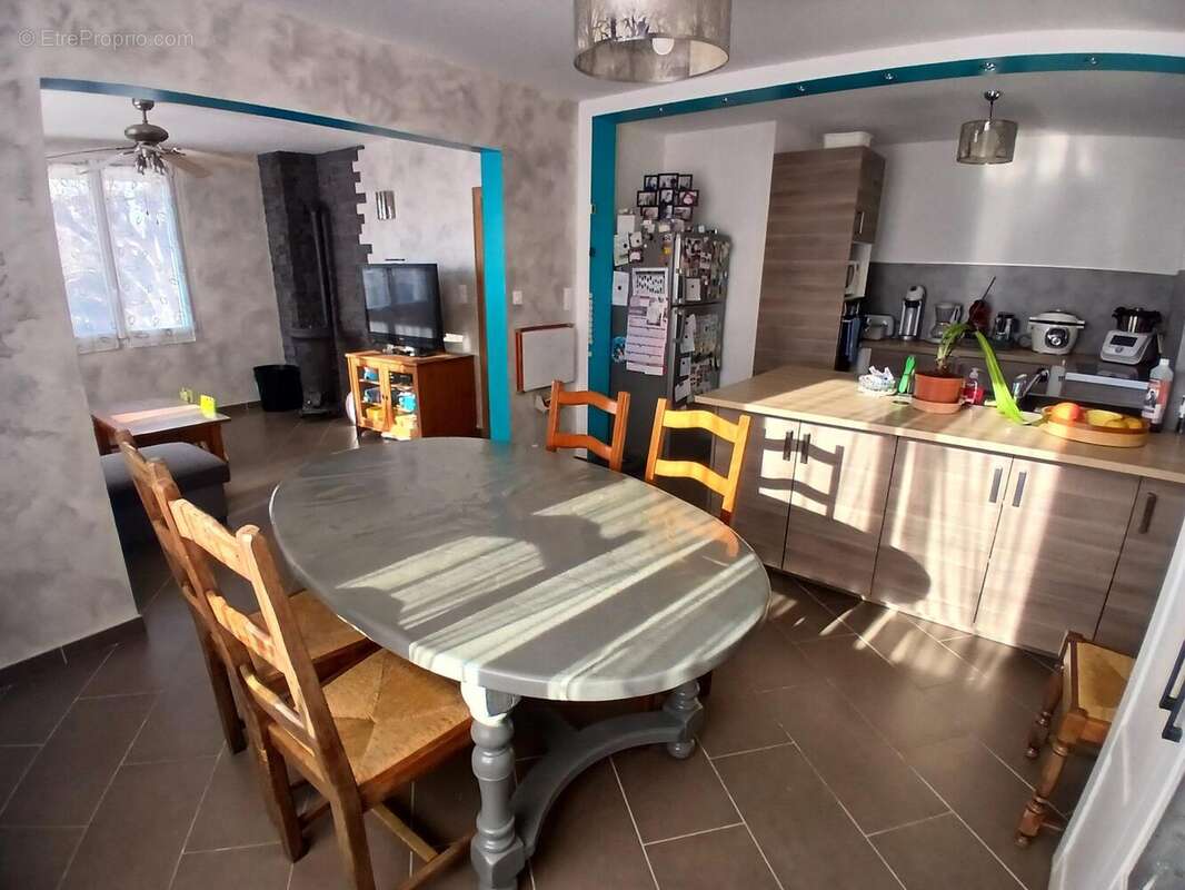 Photo 3 - Maison à ABERGEMENT-LA-RONCE