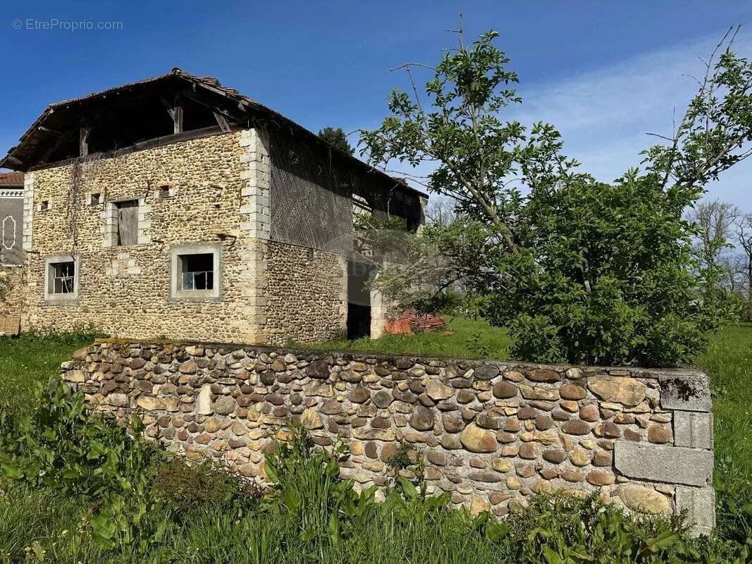 Maison à VILLENEUVE-LECUSSAN