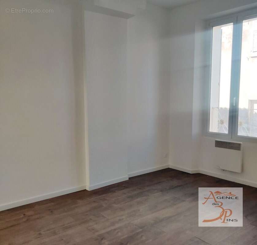 Appartement à COLLOBRIERES