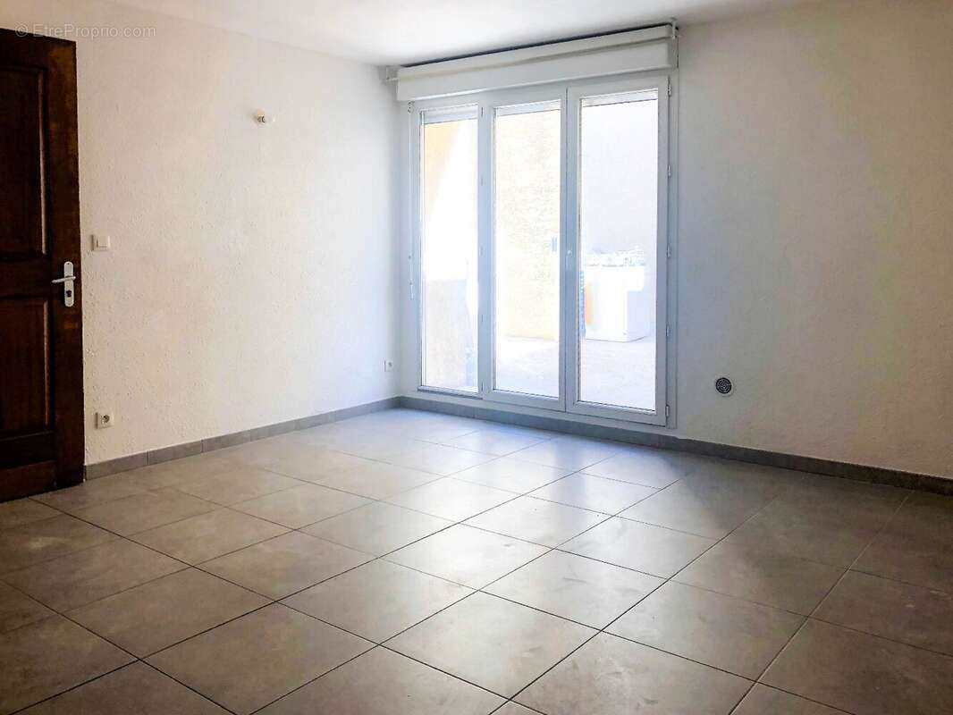 Appartement à COURNONTERRAL