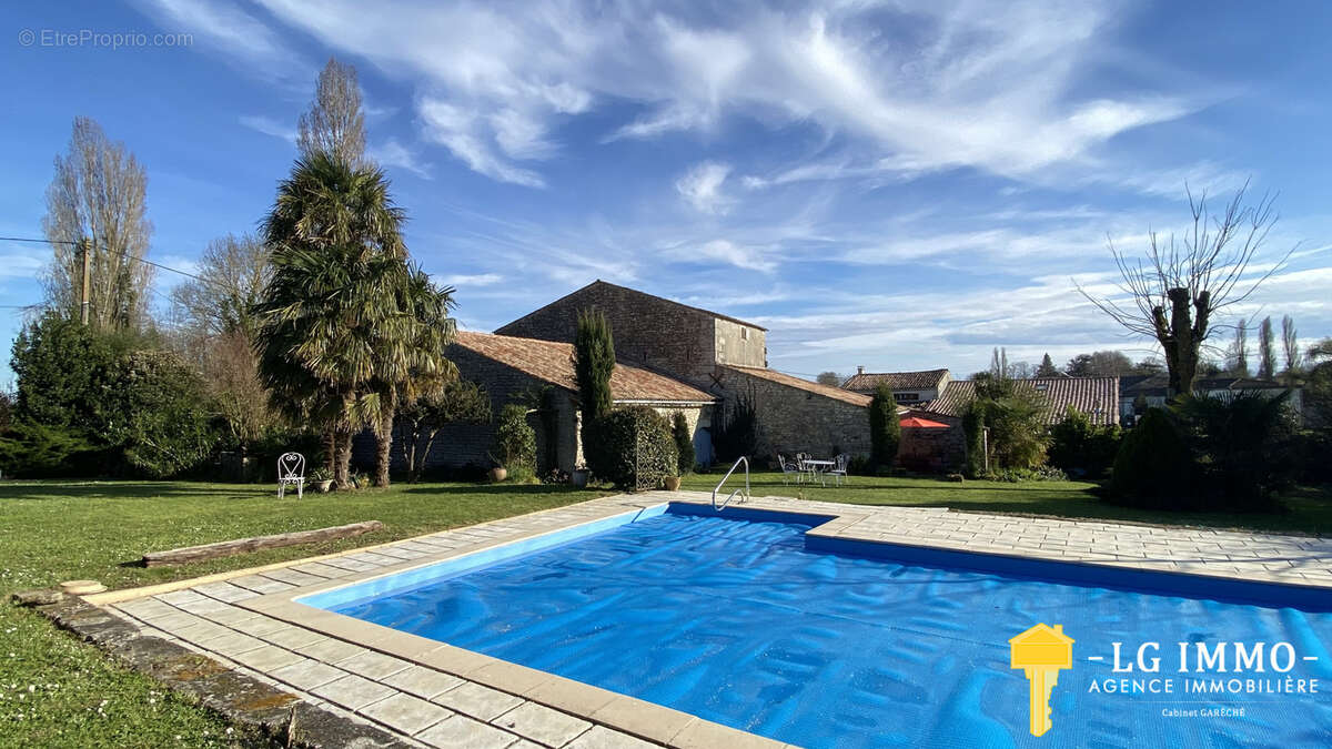 Maison à BOUTENAC-TOUVENT