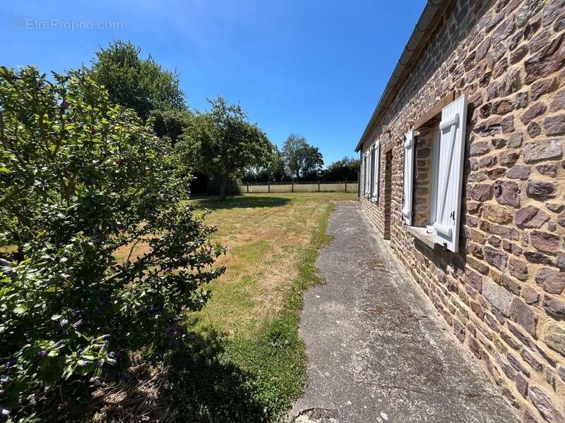 Havre de paix : Maison en pierre rénovée et son verger de 150 pommiers — Rare sur le marché - photo 5