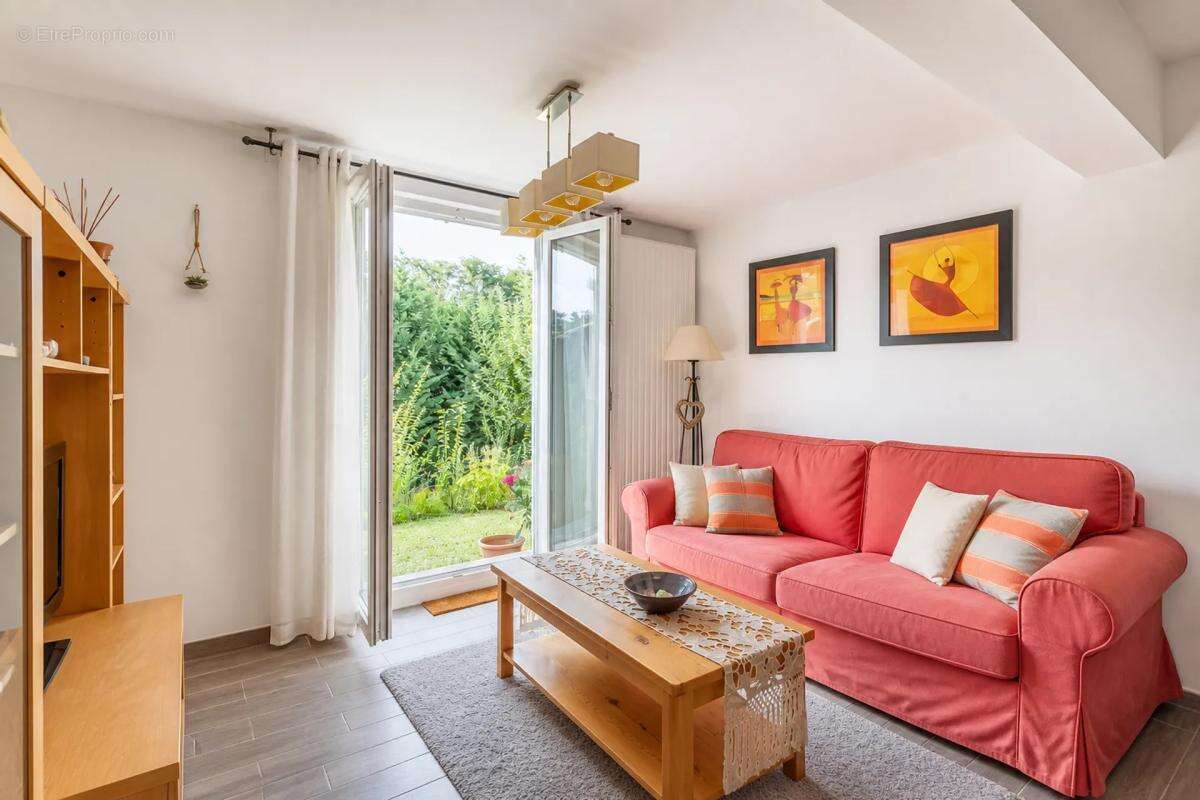 Appartement de 4 pièces de 88 m² situé à Fosses - photo 4