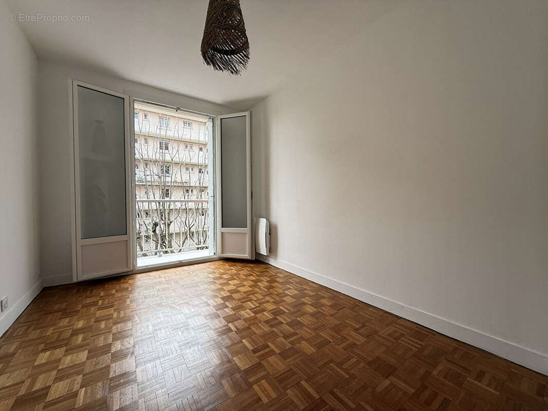 Appartement à MONTROUGE