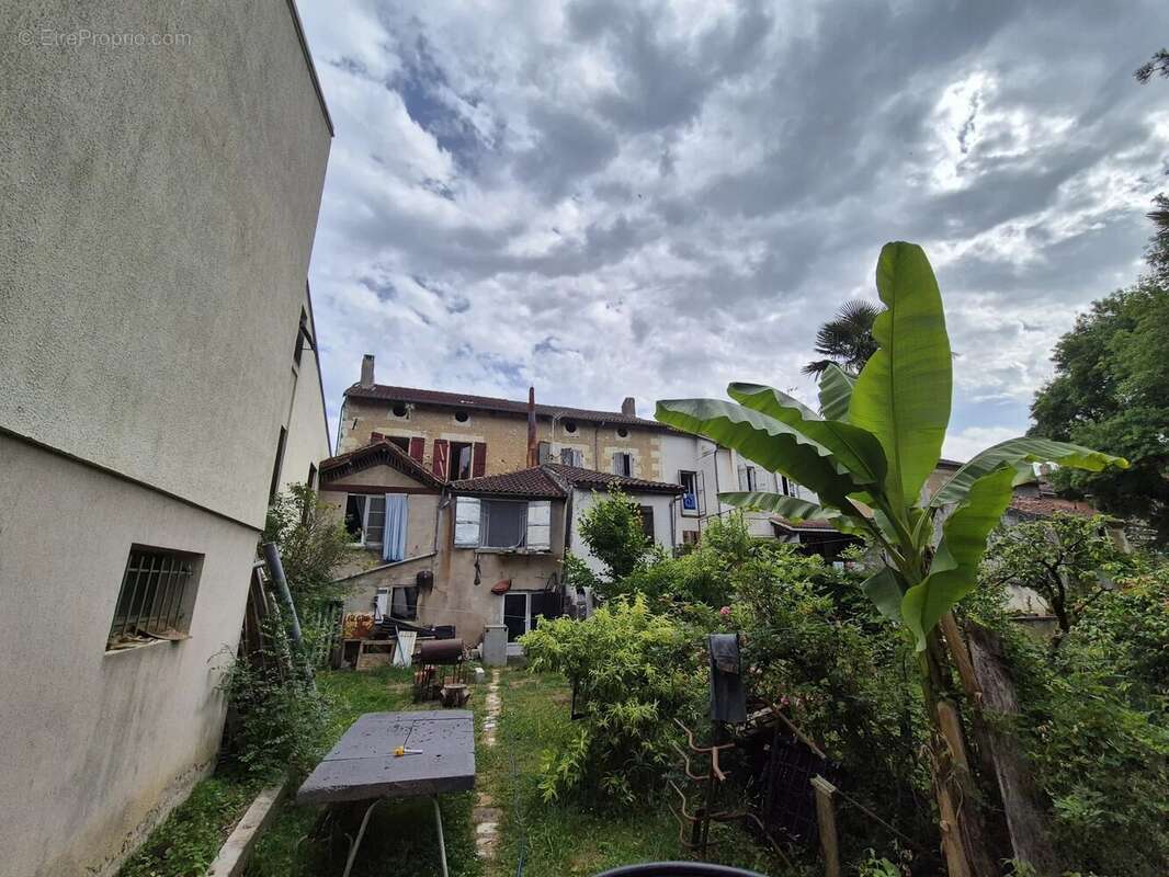 Appartement à VIC-FEZENSAC