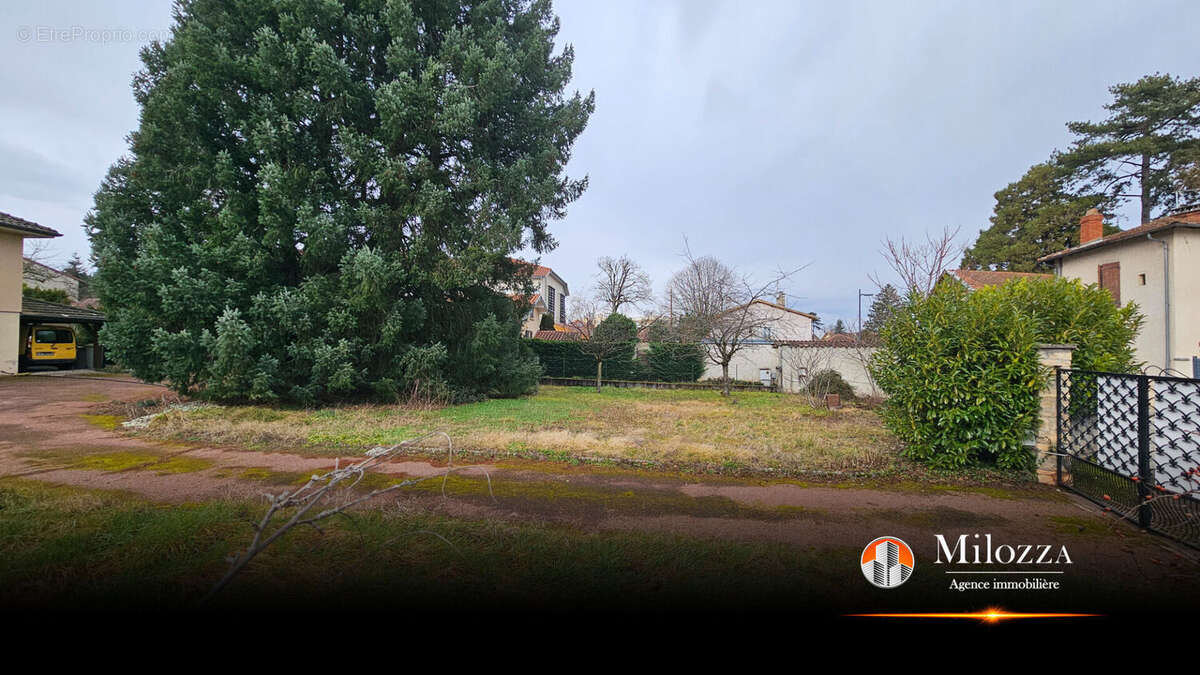 Terrain constructible 580 m² - La Verpillière secteur Gare - photo 2