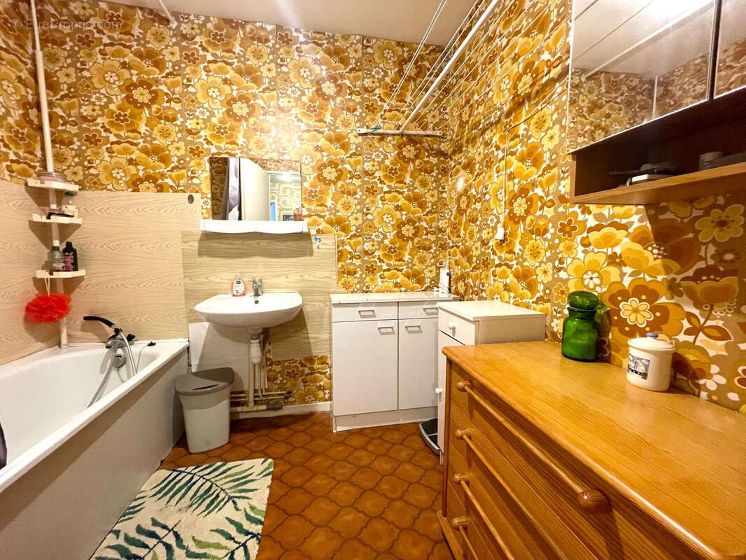 Maison à COMMELLE-VERNAY