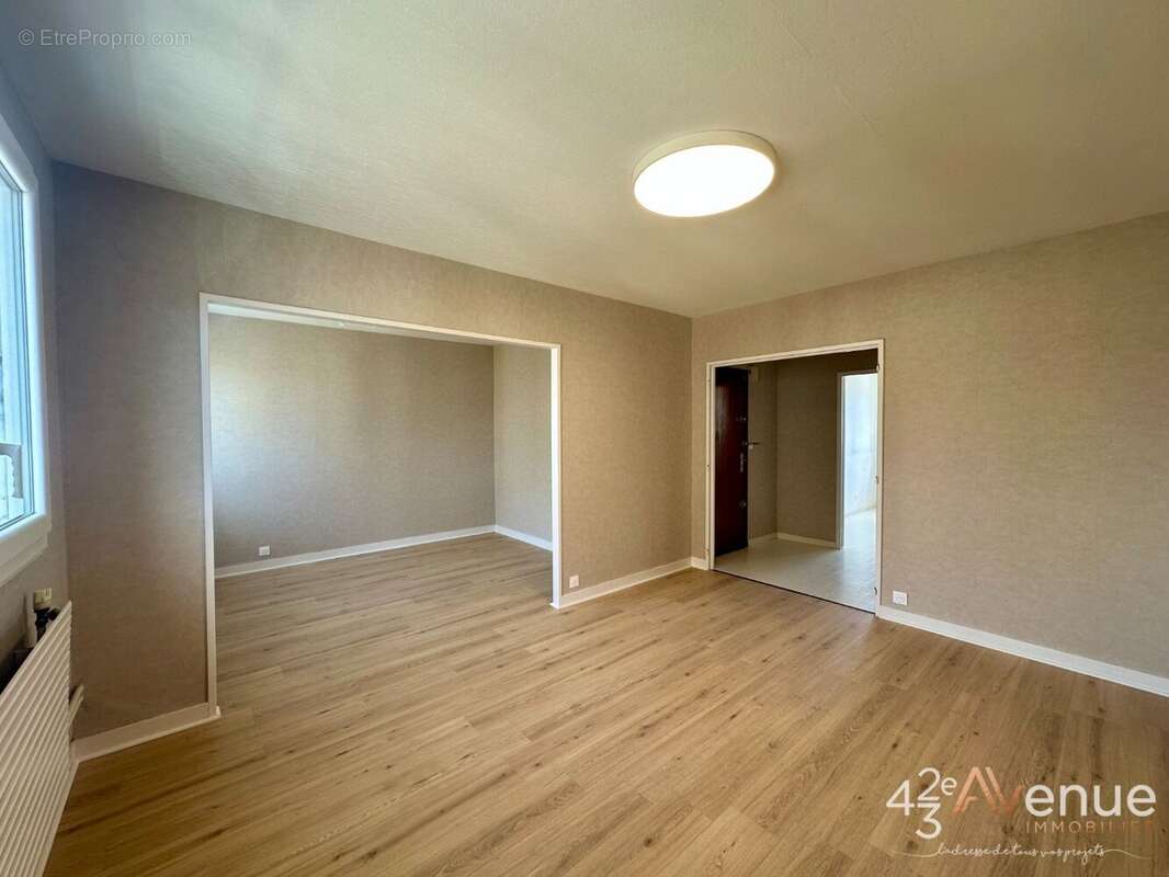 Appartement 67 m² à Saint-Etienne  - photo 2