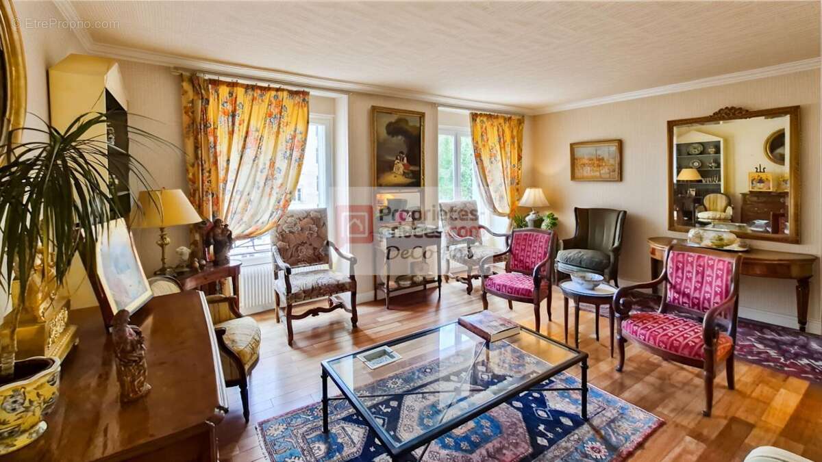 Appartement à VERSAILLES