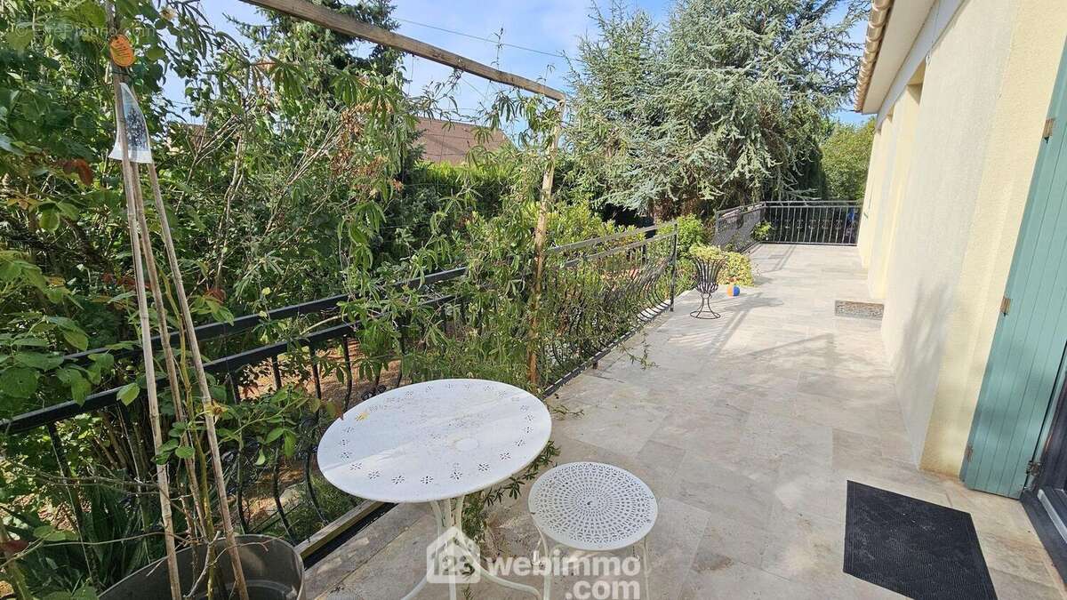Voici la terrasse sans vis à vis!