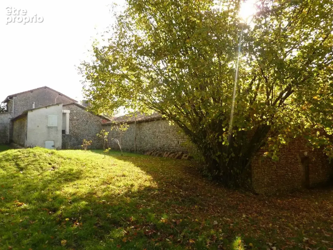 Maison 150 m² à Saint-Claud  - photo 6