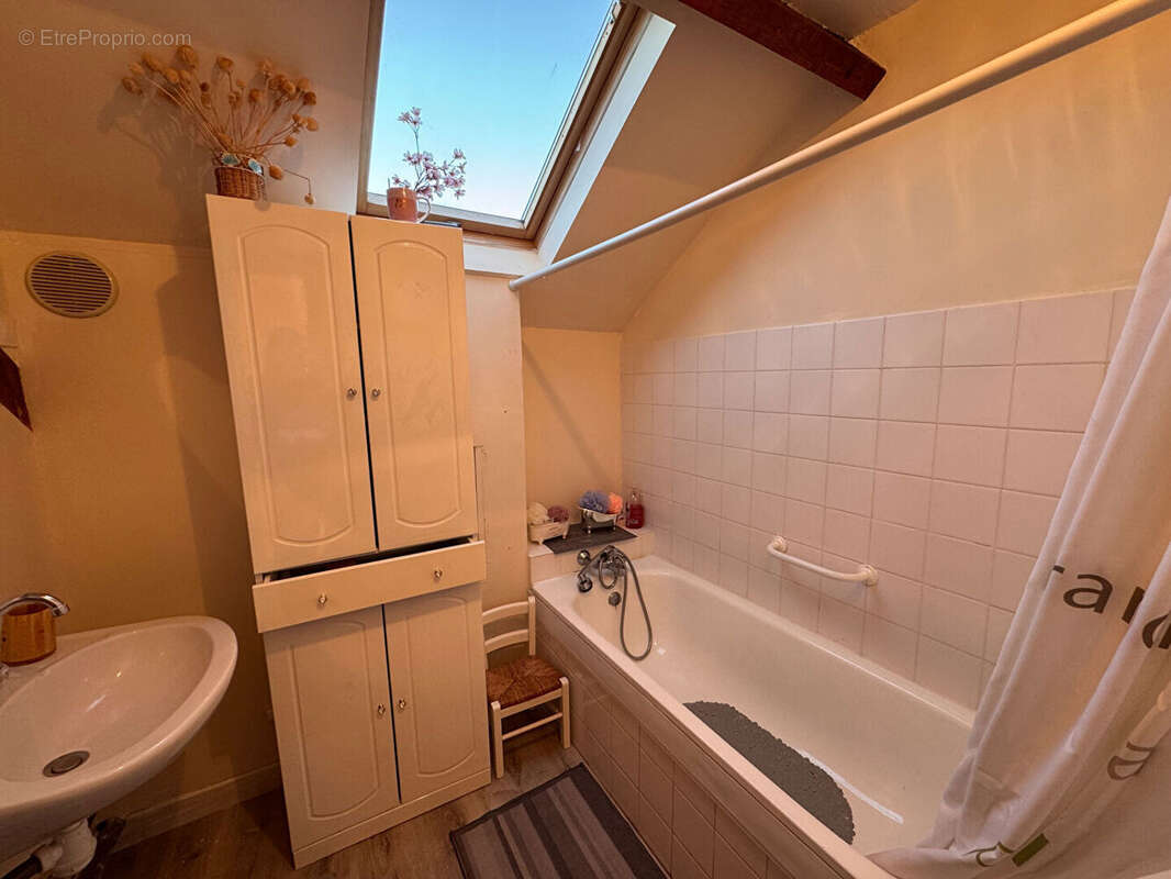 Maison à LASSAY-SUR-CROISNE