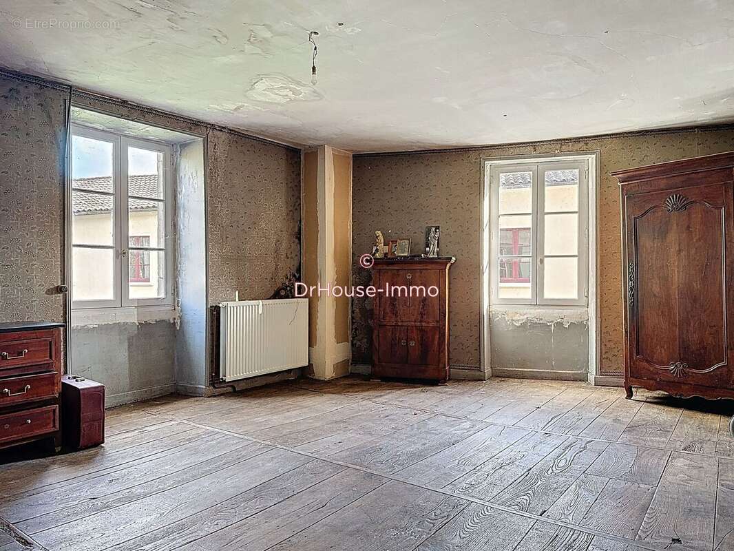 Maison à MANZAC-SUR-VERN