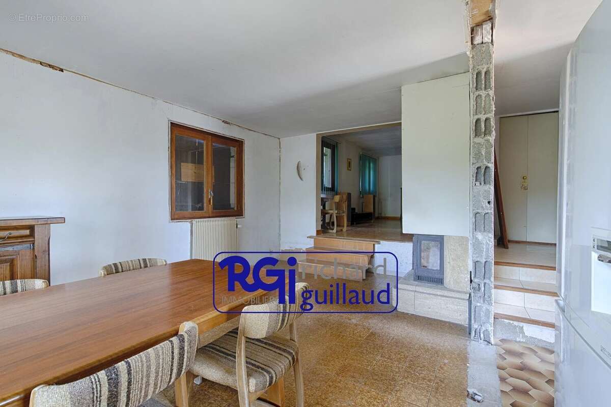 Maison à LA TOUR-DU-PIN